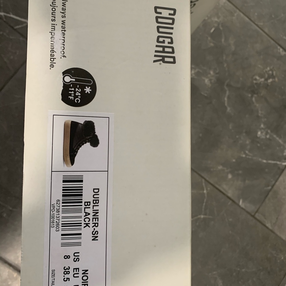 Size 8 Cougar Winter boots. - Picture 4 of 4